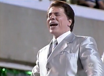 Slvio Santos no Carnval de 2001 com o terno que procura