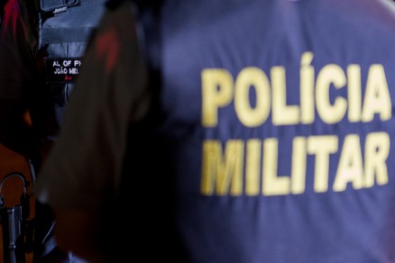 Os rapazes foram detidos em flagrante pelo crime