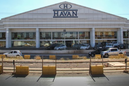Fachada da loja Havan na Avenida da Feb, em Vrzea Grande 