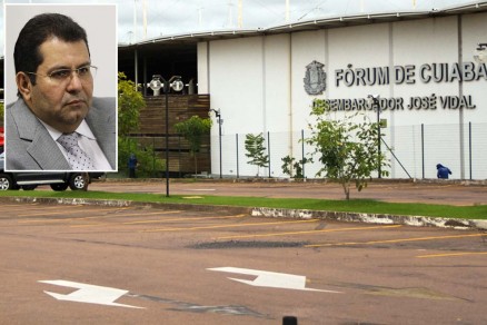 O juiz Marcio Guedes (no detalhe), da 2 Vara da Fazenda Pblica de Cuiab