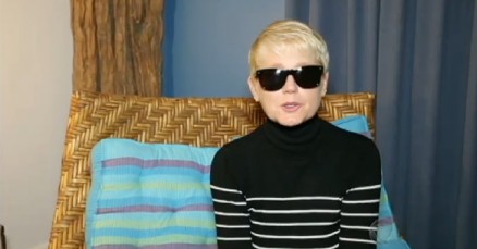  De luto pela morte do irmo, Cirano Rojabaglia, Xuxa foi substituda por Rodrigo Faro, Ticiane Pinheiro e Marcos Mion no seu programa desta segunda