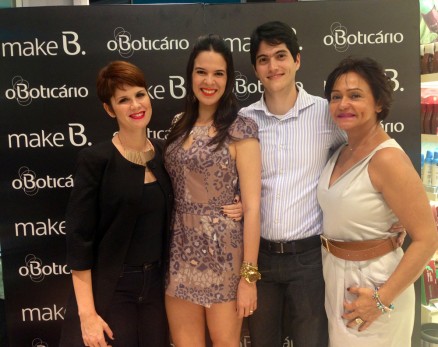 Diretoria da empresa com a maquiadora Lorena de Paula