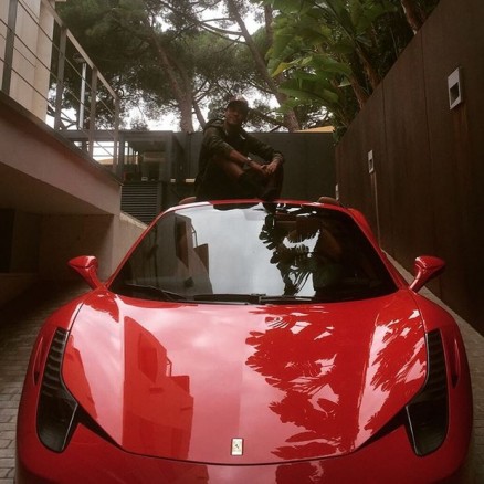 Neymar ostenta no Instagram e apresenta Ferrari 458 Spider avaliada em cerca de R$ 2 milhes