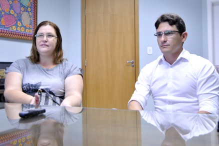 Michelle Spopel e Roberto Fogaa, da Opa-MT: adoo ajuda a diminuir nmero de animais no abrigo