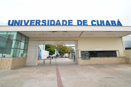 Conforme alunos, Unic estaria cobrando das matrias  distncia a mesma mensalidade das matrias presenciais