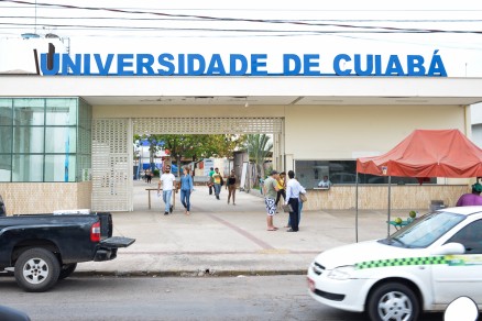 Estudante afirma que cobrana de Universidade de Cuiab  