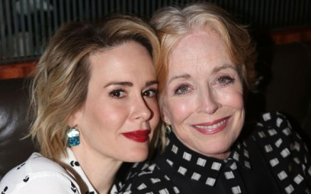 Imprensa apontam Sarah Paulson, 32 anos mais nova, como a namorada de Holland Taylor