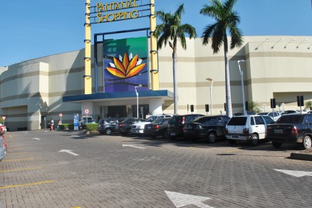 Em nota, a assessoria do shopping confirmou o roubo e afirmou que a equipe de segurana atuou rpidamente