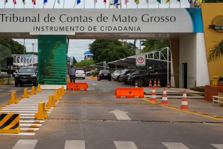 O TCE foi intimado a mudar o nome da Escola Superior de Contas, mas n�o cumpriu liminar