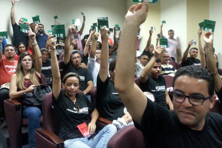 Servidores definiram pelo final da paralisao, em assembleia-geral, nesta tera-feira (8)