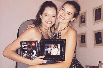Agatha Moreira e Camila Queiroz em festa no Rio