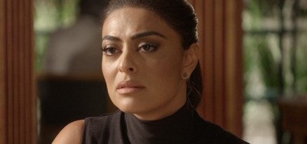   A atriz Juliana Paes (Carolina) em cena da novela Totalmente Demais, da Globo