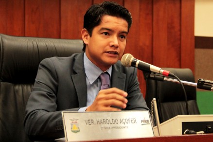 O presidente da Cmara de Cuiab, Haroldo Kuzai, que assinou os atos