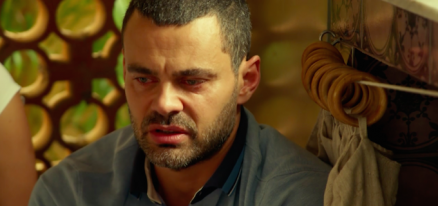   Carmo Dalla Vecchia (Csar) em cena de A Regra do Jogo, novela das nove da Globo