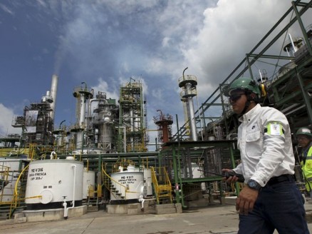 Atualmente o refino de petrleo  controlado quase exclusivamente pela Petrobras 