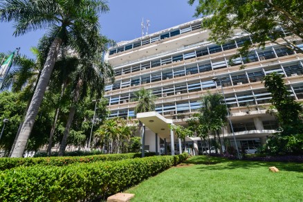 A Prefeitura de Cuiab; 
