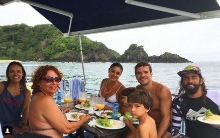 Sophie Charlotte e Daniel de Oliveira com a famlia em Noronha