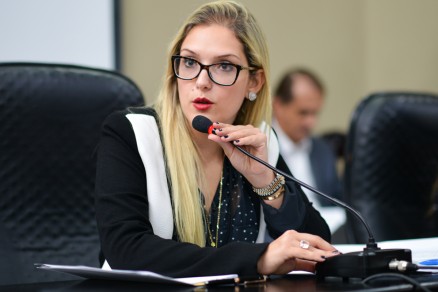 A deputada estadual Janaina Riva, que pediu a exonerao de Permnio