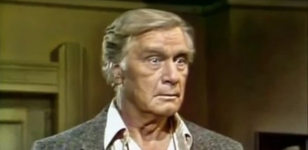 George Gaynes em cena de 