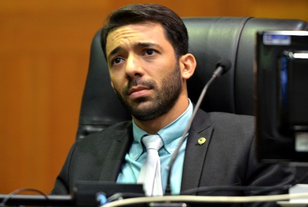 A publicao feita no ltimo dia 15 de outubro traz uma foto de Jajah com camiseta regata