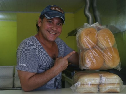 Ex-Menudo Roy Rossell  dono de uma lanchonete na Zona Sul de Porto Alegre