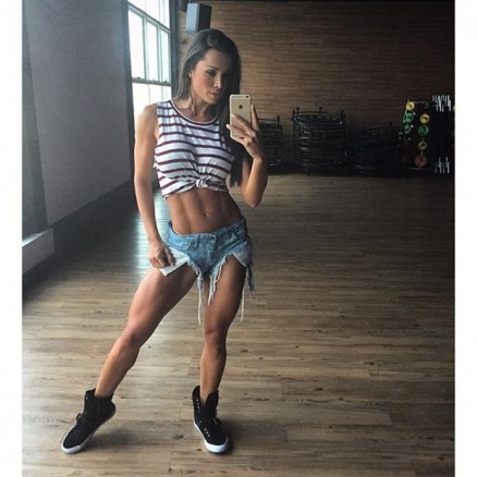 Fernanda D'avilla posta foto nas redes sociais