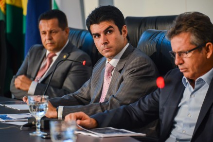 O governador do Par, Helder Barbalho, ao lado do governador Mauro Mendes