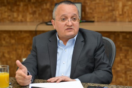 Governador Pedora Taques sanciona RGA parcelada aos servidores
