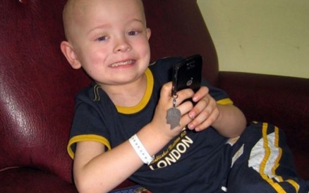 Turner durante sesses de quimioterapia quando tinha 3 anos, aps ser diagnosticado com cncer