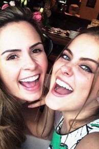 Ana Paula e Clara Renault: jovem vem ganhando f�s na web