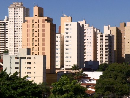 Indicador variou 0,92% em abril em comparao com o ms anterior (1,26%)