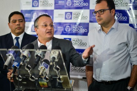 O governador Pedro Taques apresenta Marco Marrafon como novo secretrio de Educao