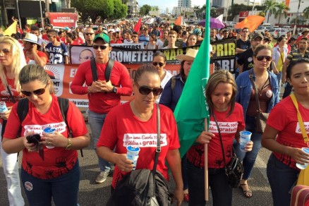 Servidores pblicos, que esto em greve desde o dia 31 de maio