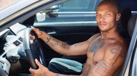 Jeremy Meeks, o bandido gato, estreia como modelo