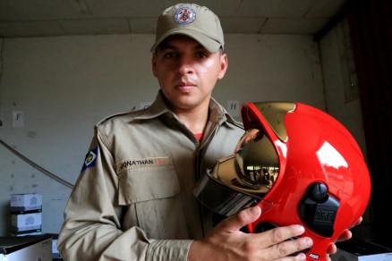 Bombeiros recebem novos fardamentos e equipamentos de prote��o individual 