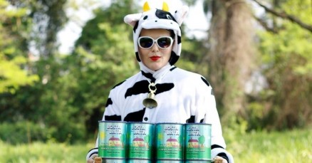 A empresa aposta em uma comunicao com bom humor para atrair os clientes; um exemplo  Vaquinha Mimada, mascote da marca 