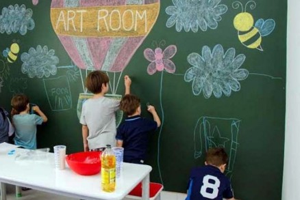 H 47 anos, a Red Balloon trabalha para desenvolver o melhor ensino de ingls para crianas e adolescentes