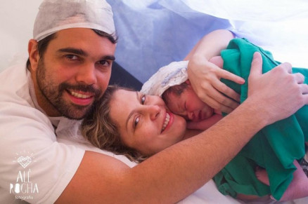 Brbara Borges com o marido, Pedro Delfino, e o filho Theo 
