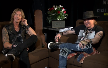 O jornalista lvaro Pereira Jnior entrevista Duff McKagan e Axl Rose, membros originais do Guns N' Roses, para o Fantstico
