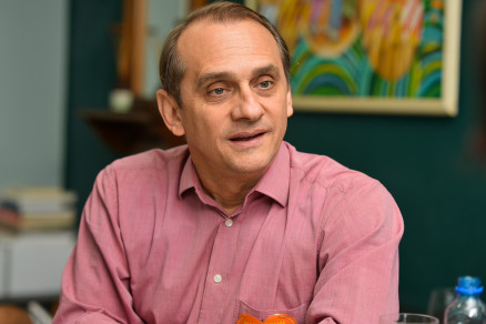 O candidato Wilson Santos (PSDB) trouxe, em seu programa, idosos criticando Emanuel Pinheiro (PMDB)