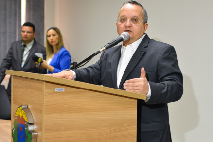 O governador Pedro Taques, que vai parcelar os repasses aos Poderes