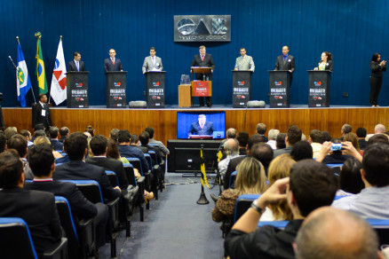 Os candidatos a prefeito da Capital participam do debate na OAB