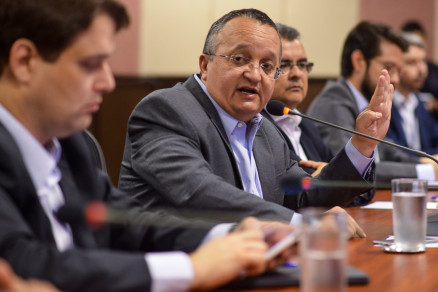 O governador Pedro Taques (PSDB), que garantiu dinheiro em conta