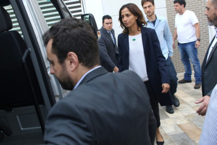 Camila Pitanga deixou o velrio de Domingos Montagner, em So Paulo, neste sbado, 17, por volta de 10h20