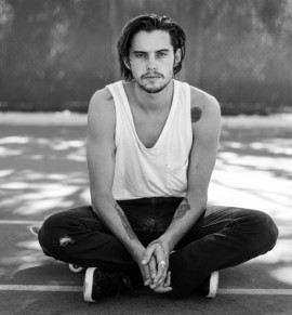  http://revistaquem.globo.com/QUEM-News/noticia/2016/10/morre-aos-28-anos-o-skatista-dylan-rieder.html