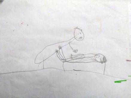 Um dos desenhos que os pais encontraram nos pertecences da menina