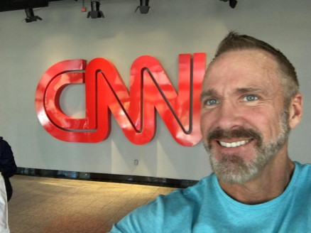 Jim Walker j foi ncora de vrias redes de TV americana