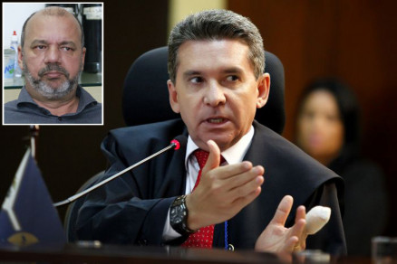 O conselheiro do TCE-MT, Srgio Ricardo, que determinou o afastamento do secretrio Ary Soares (no detalhe)