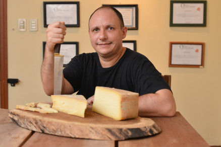 Stefano Pollaccia  italiano e mora em Cuiab h trs anos com a esposa