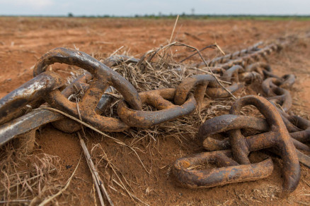 O Corrento  um implemento agrcola composto por uma corrente de ao reforada